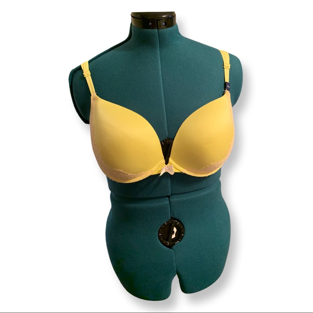 New with tags, Yellow 36D Victoria Secret Bra